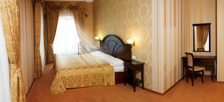 Discounts on holidays at the Royal Street Hotel 14