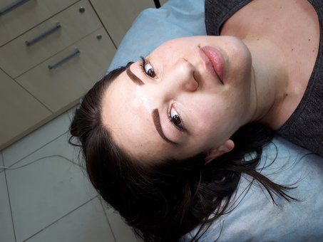 Permanent eyebrow makeup at Anna Kolesnik's studio in Kharkov. Do according to the action.