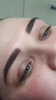 Eyebrow tattooing at Anna Kolesnik's studio in Kharkov. Do according to the action.