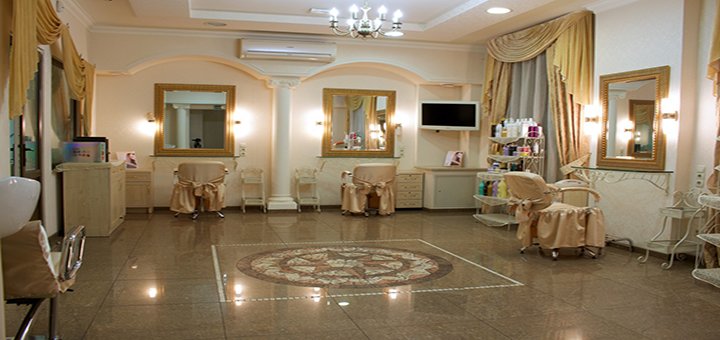 Парикмахерский зал в салоне красоты «Victoria Style» в Киеве. Записывайтесь на парикмахерские услуги премиум класса со скидкой.