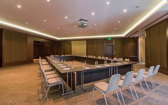 Зал для конференций в отеле «Premier Palace Hotel Kharkiv» во Львове. Забронировать номер недорого