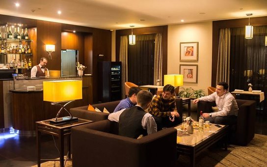 Лаунж-зона в отеле «Premier Palace Hotel Kharkiv» во Львове. Забронировать номер со скидкой