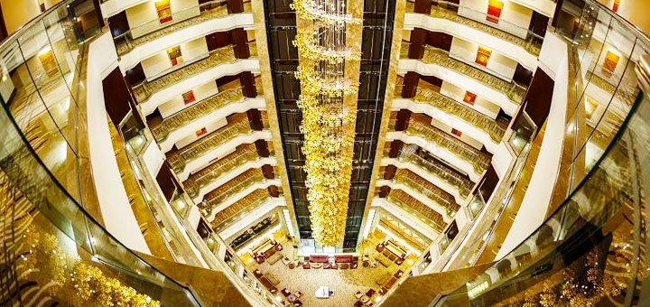 Бальный зал в отеле «Premier Palace Hotel Kharkiv» во Львове. Забронировать номер по акции